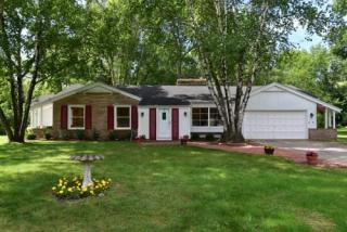 905 Bay Point Rd, Milwaukee, WI 53217-1355