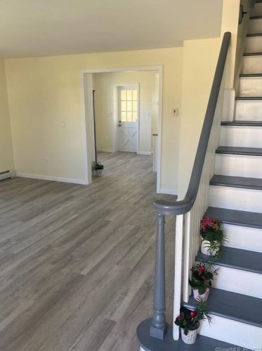 26 Queen St, New Britain, CT 06053-3528