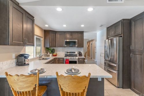 6075 Natchez Rd, Riverside, CA 92509-4981