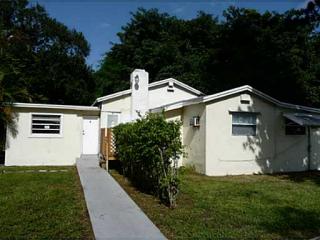 863 149th St, Miami, FL 33161-2359