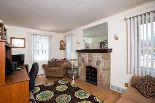 819 Vilsack Rd, Glenshaw, PA 15116-1945