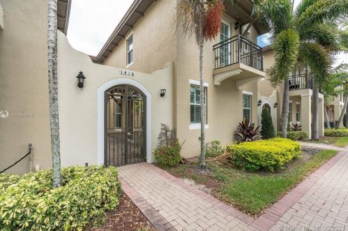 1416 147th Ave, Hollywood, FL 33027-6175