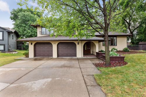 2425 Manchester Cir, Minneapolis, MN 55422-3324