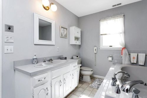 16 Vollmer Ave, Norwalk CT  06851-4132 exterior