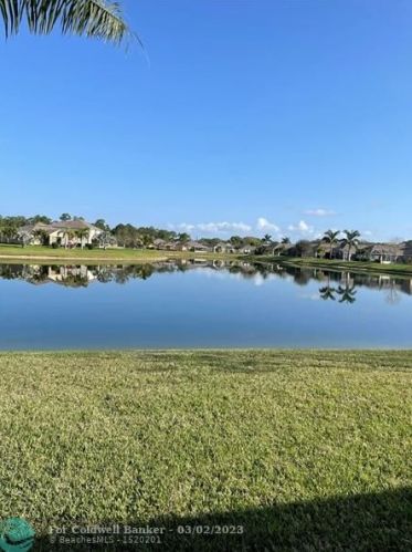 8198 Westfield Cir, Vero Beach, FL 32966-1284