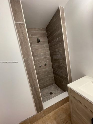 208 Southern Ave, Fort Pierce FL  34950-5433 exterior