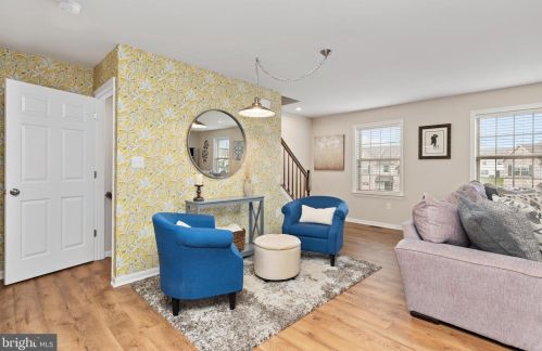 262 Melbourne Ln, Navy Sup Dpt PA  17055-6674 exterior