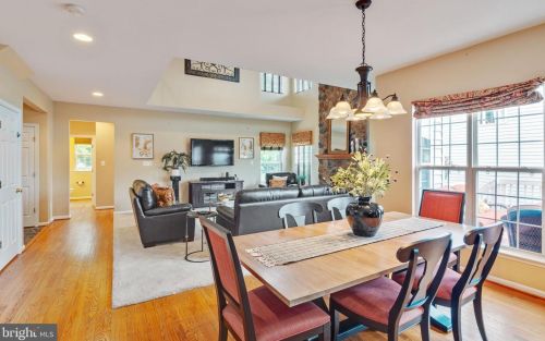 8701 Lords View Loop, Gainesville VA  20155-5806 exterior