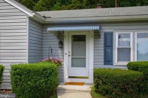 2515 Chestnut Ridge Dr, Lancaster PA  17601-1936 exterior