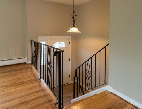 26 Brewer Dr, Bloomfield CT  06002-2010 exterior