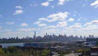 41 Legend Hills Dr, Edgewater, NJ 07020-2125