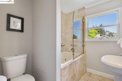 5647 Cabot Dr, Oakland CA  94611-2247 exterior