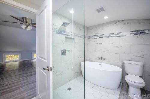 32 Meadow Rd, East Brunswick NJ  08816-4333 exterior
