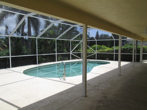 3879 Jonathans Way, Boynton Beach FL  33436-8524 exterior