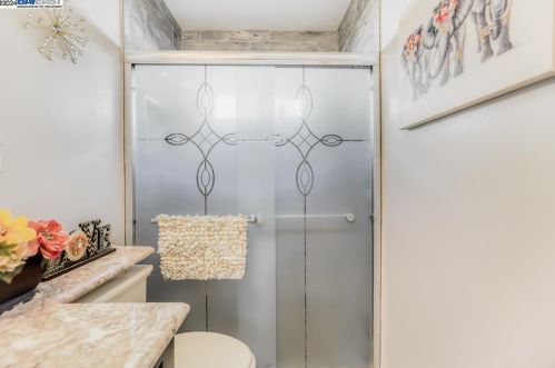 2708 Humboldt Ave, Oakland CA  94602-3635 exterior