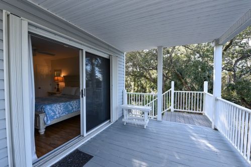 1017 Pne Ave, Saint George Island FL  32328-2416 exterior