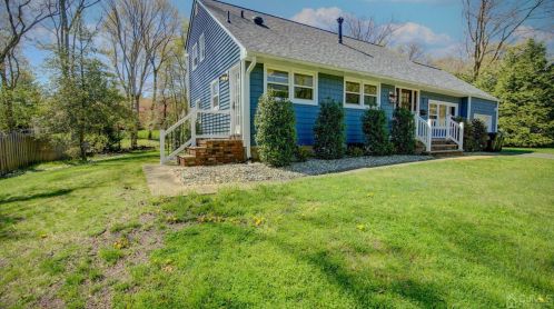 18 Sandalwood Dr, East Brunswick NJ  08816-4047 exterior