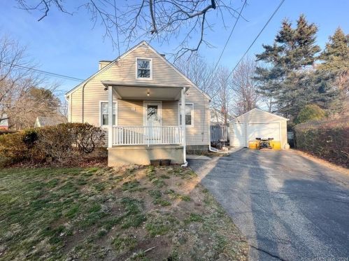 216 Meadowside Rd, Milford, CT 06460-4526