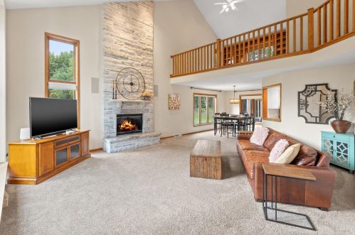 942 Waterville Lake Rd, Oconomowoc, WI 53066-8799