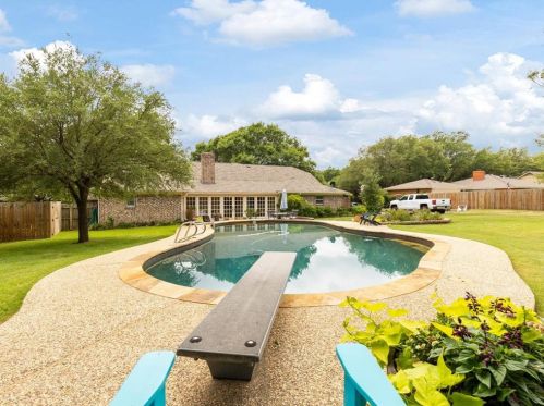 1008 Willowcreek Rd, Cleburne, TX 76033-6136