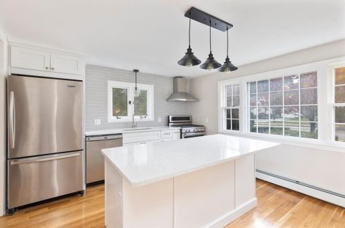 61 Knotty Oak Rd, Coventry RI  02816-8306 exterior