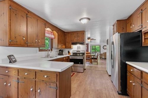 372 Ellortina Cir, Green Bay, WI 54302-4303