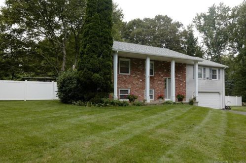 5 Elmar Dr, Danbury, CT 06811-3617