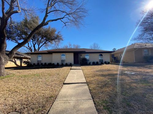 1638 Juniper Ln, Lewisville TX  75077-2750 exterior