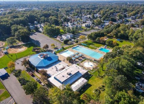 49 Myrtle St, Cranford NJ  07016-3456 exterior