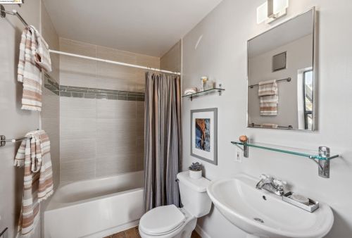 1003 47 St, Oakland CA 94608-3316 exterior