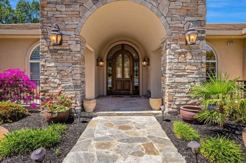 6070 Vine St, Vacaville CA  95688-8724 exterior