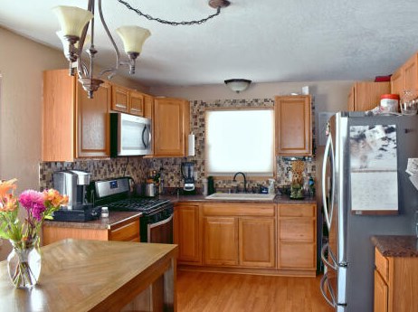 8303 106, Milwaukee WI 53224-2611 exterior