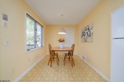 22 Rose Ter, Chatham Township NJ  07928-2070 exterior