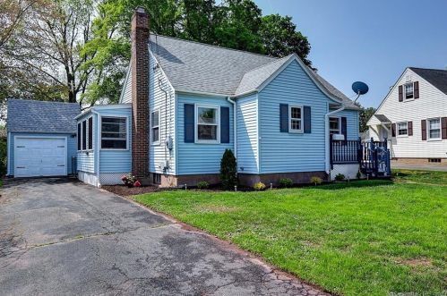 32 Linnmore Dr, Manchester, CT 06040-3814