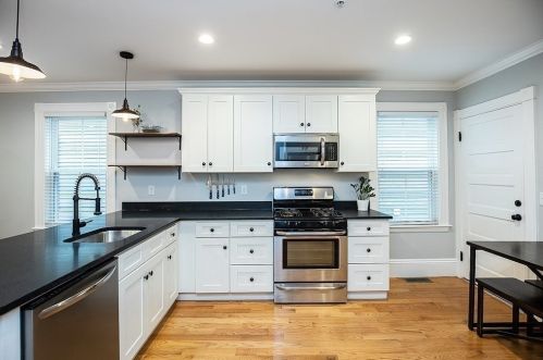 6 Bentley St, Salem, MA 01970-5213