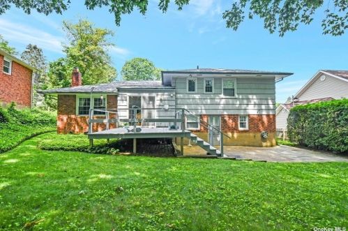 17 Hill Dr, Muttontown NY  11545-1718 exterior