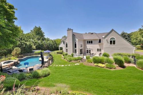 18 Far Hill Ln, Pleasantville, NY 10570-2524