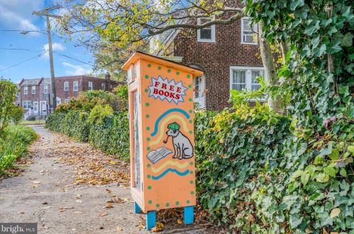 1003 Ironside Rd, Camden NJ  08104-2844 exterior