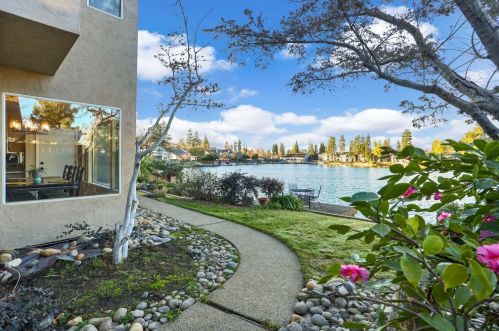 1927 Lakeshore Dr, Lodi, CA 95242-4233