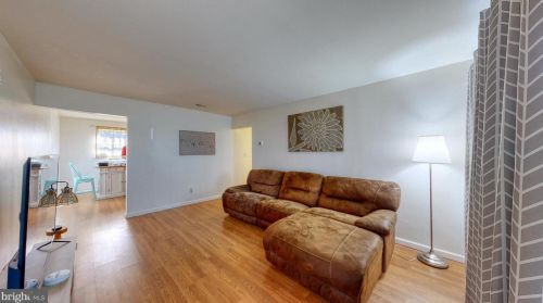 301 Sheridan Dr, New Castle DE  19720-2144 exterior