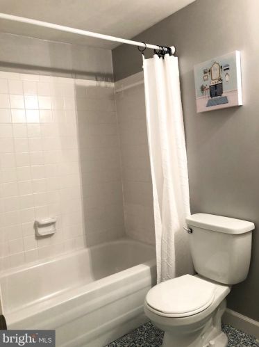 2836 Flagmaker Dr, Falls Church VA  22042-2203 exterior