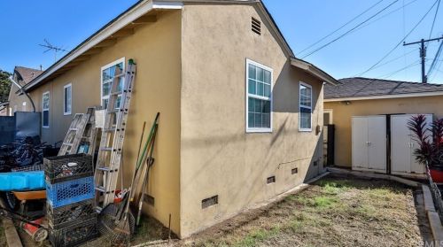 4561 Adenmoor Ave, Lakewood CA  90713-2515 exterior