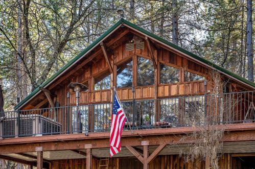 19459 Penn Valley Dr, Lake Wildwood, CA 95946-9343