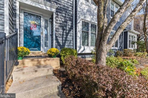 109 Lakeside Dr, Downingtown, PA 19335-4518