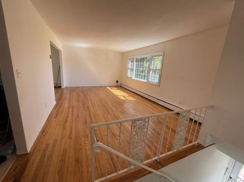 137-04 Frankton St, Jamaica, NY 11422-3335