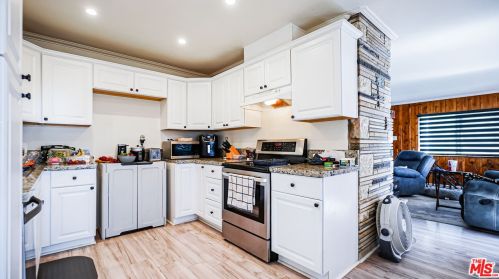 40321 Calle Rosalito, Santa Clarita CA  91390-1088 exterior