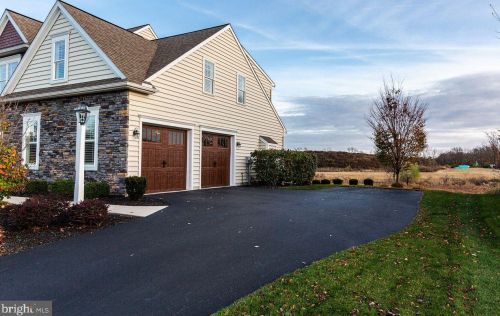 518 Delp Rd, Lancaster PA  17601-2956 exterior