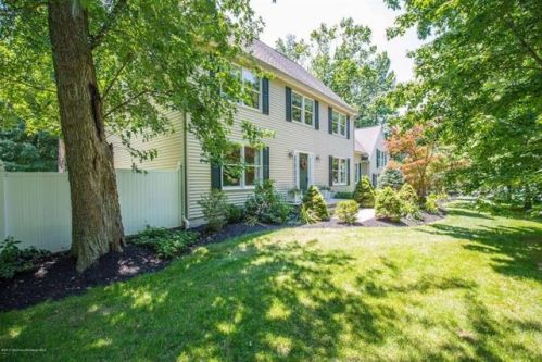 63 Julie Ln, Middletown NJ  07748-1500 exterior