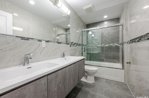 161 Lucille Ave, Floral Park NY  11003-2723 exterior