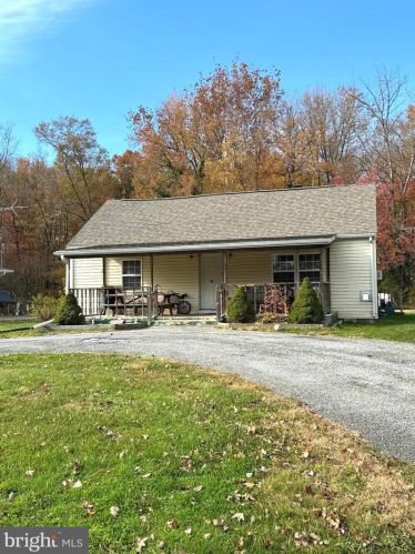 1239 Red Lion Rd, Bear DE  19701-1820 exterior